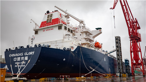 江南造船第六艘84000立方米液化气船“中燃荣耀”签字交付